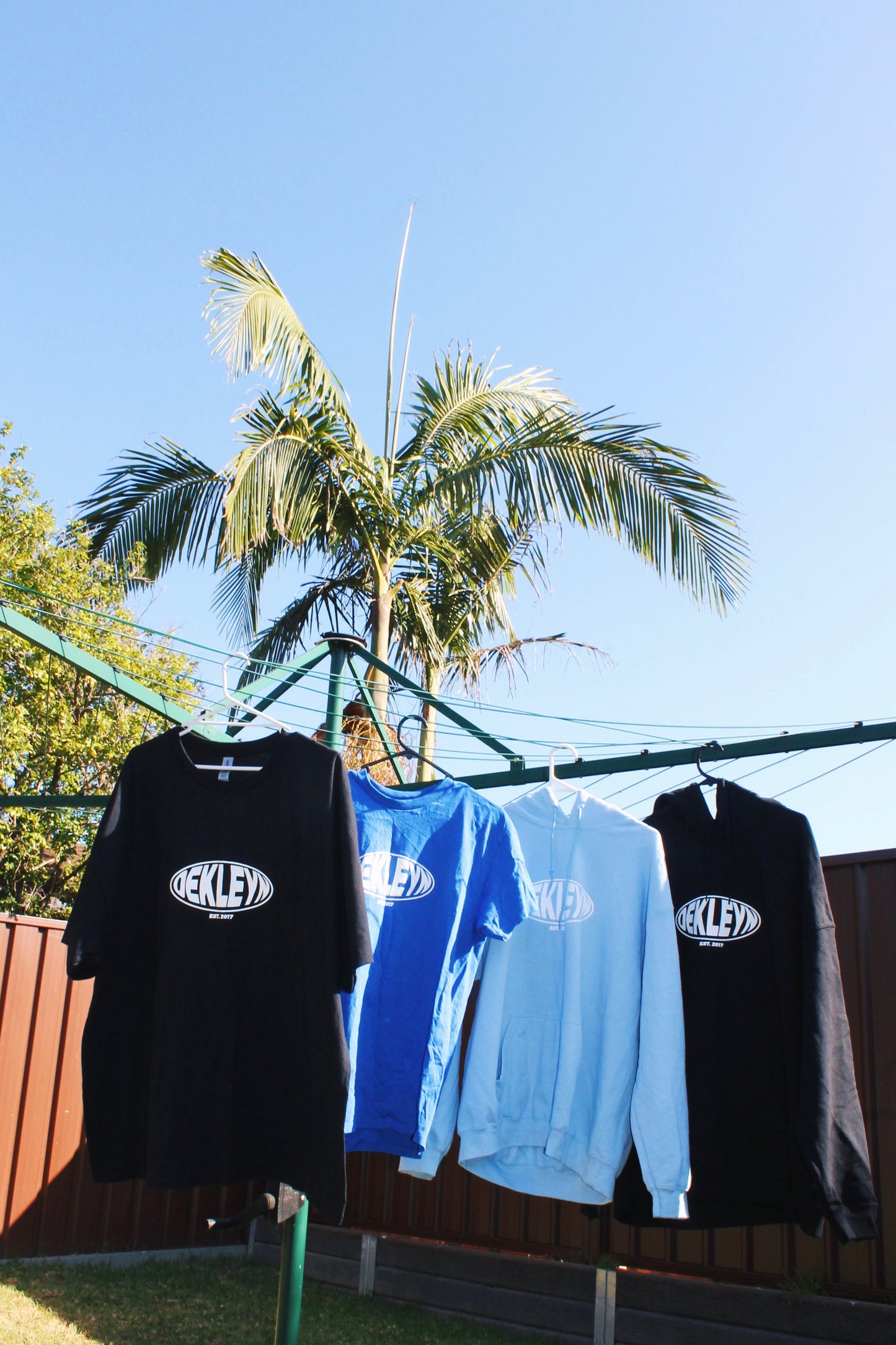 DEKLEYN HOODIE - SKY BLUE
